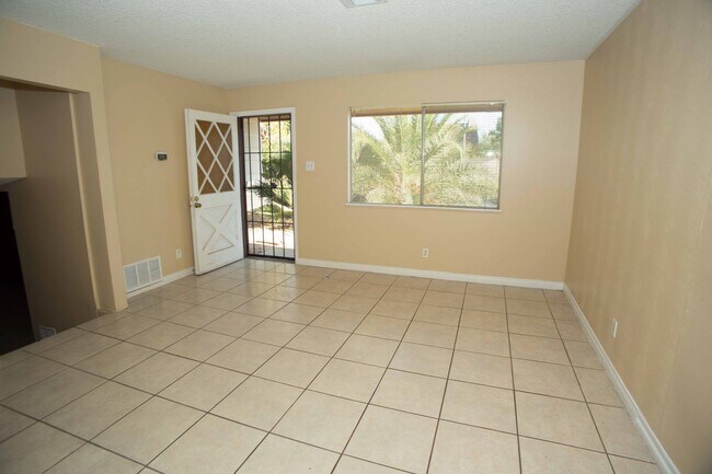 Foto del edificio - Beautiful home in East Las Vegas