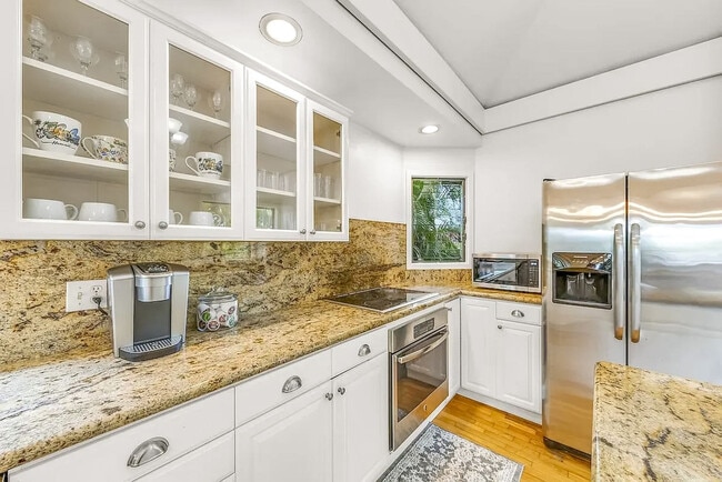 Foto del edificio - 4128 Rooke Pl