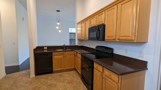 Building Photo - 142 Devon Cir