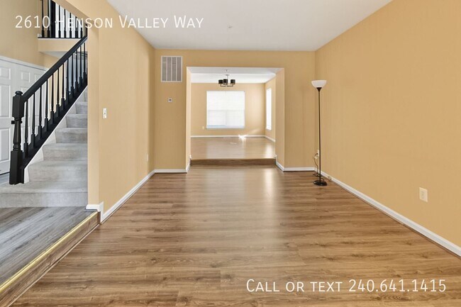 Building Photo - 2610 Henson Valley Way