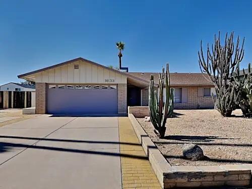 Primary Photo - 1633 E Fremont Dr