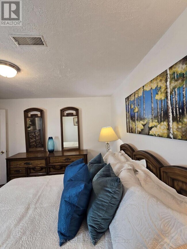 Building Photo - 9 Shademaster Ct