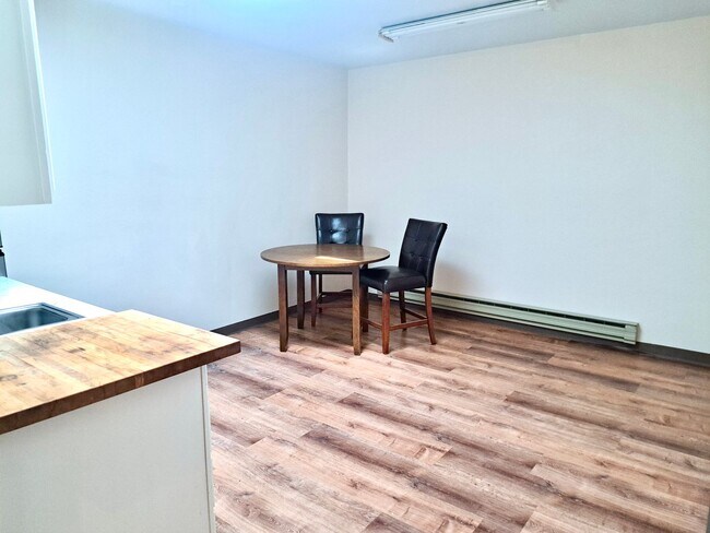 Foto del edificio - UNDER NEW MANAGEMENT: Accessible Studio w/ Laminate Floors! All-Inclusive "One Bill" Living, Free...