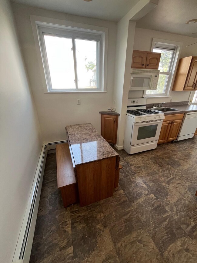 Building Photo - 4021 Dayton Rd