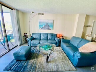 Building Photo - 3475 N Country Club Dr