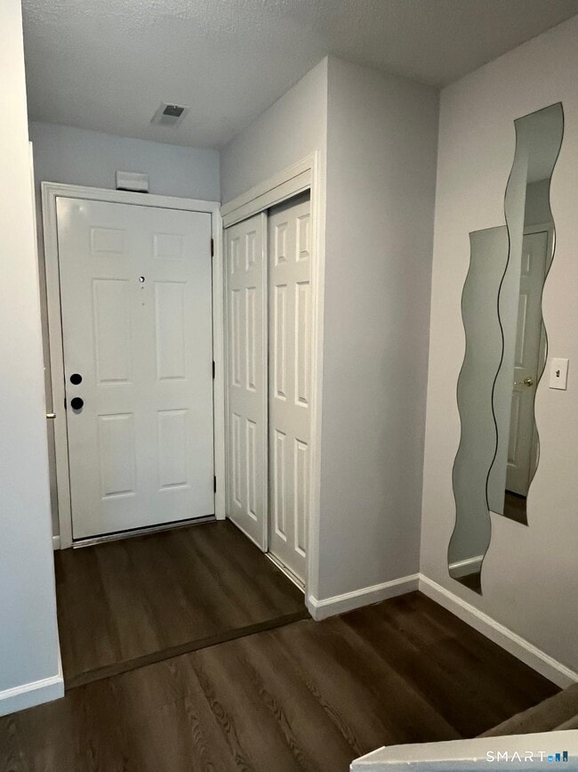 Building Photo - 221 Cottonwood Rd