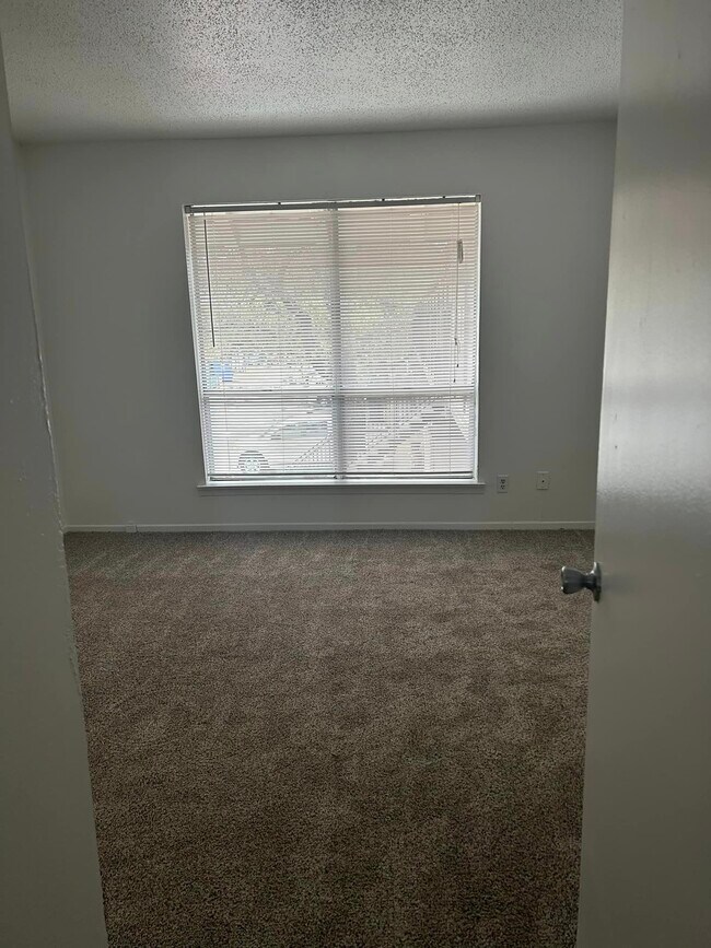 Prestonwood Hillcrest Apartments 15505 Hillcrest Rd Dallas, TX