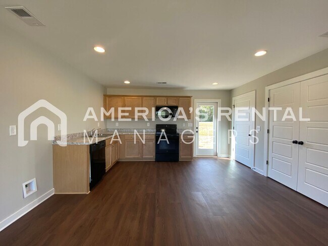 Foto del edificio - DEPOSIT PENDING! Home for Rent in Talladeg...