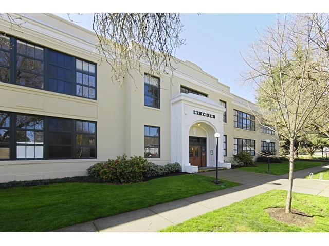 Primary Photo - Beautiful Lincoln School Condo