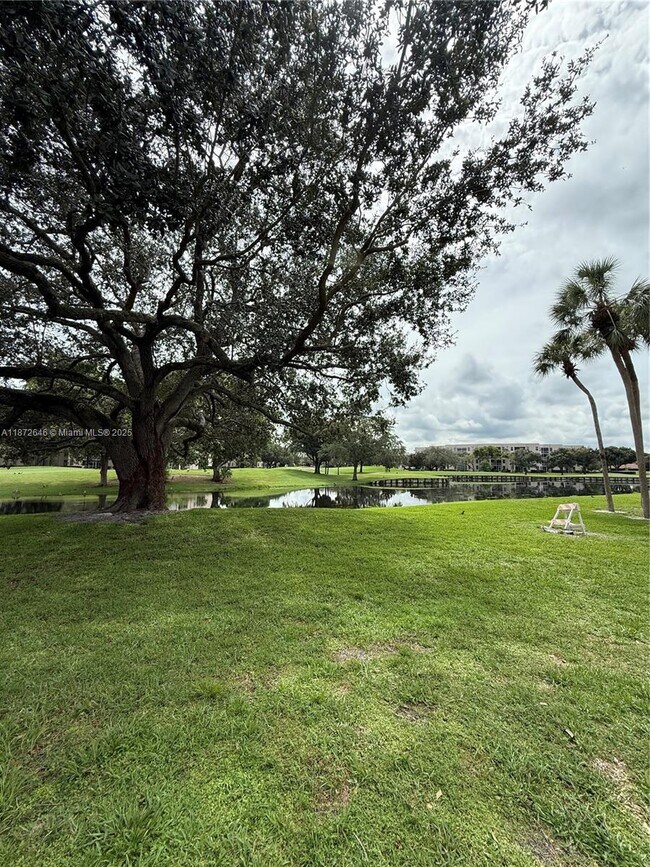Foto del edificio - 9441 Live Oak Pl
