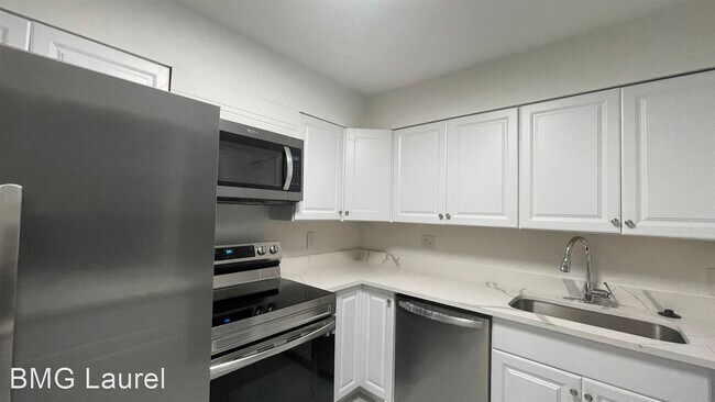 Building Photo - 1 br, 1 bath House - 10108 Campus Way S  (...