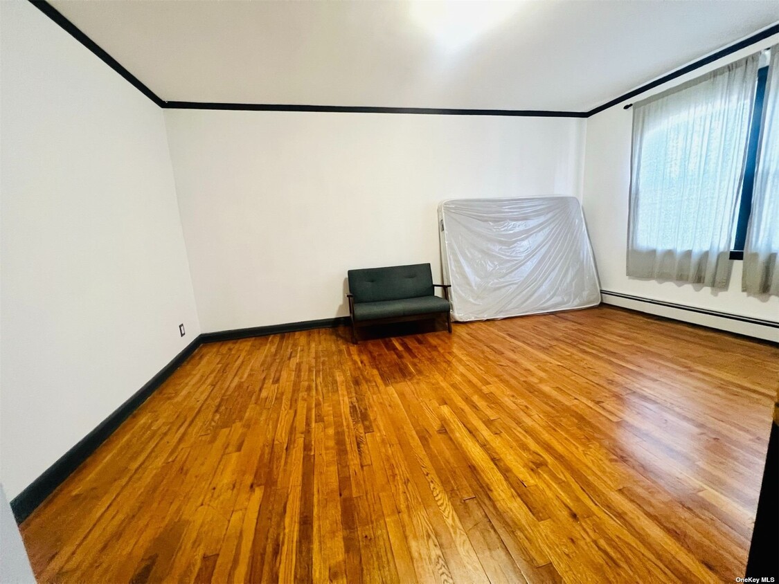 Foto principal - 77-35 166th St
