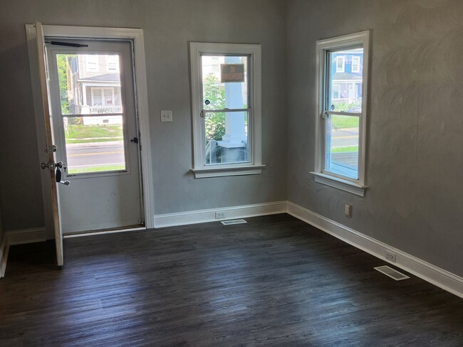 Building Photo - FOR RENT - PORTSMOUTH