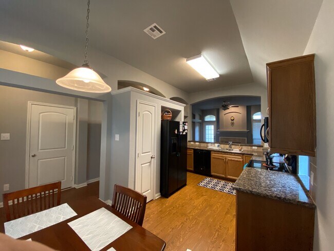 Foto del edificio - Single Family Home in Falcon Pointe | Chin...