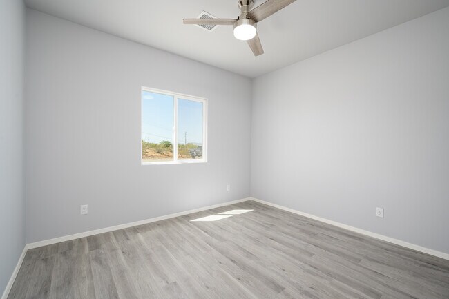 Foto del edificio - 7384 W Mountain View Rd