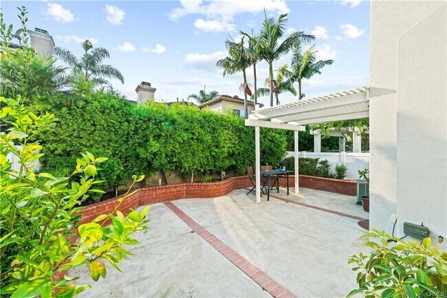 Foto del edificio - 18635 Park Meadow Ln