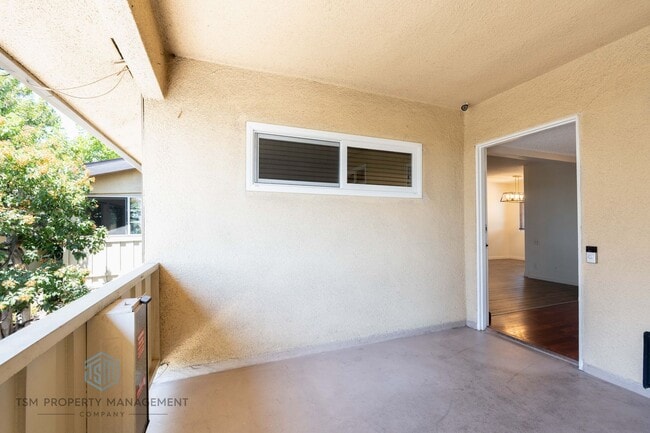 Building Photo - 2 Bedroom 2 Bath Condo in Pasadena!