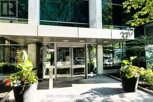Building Photo - 37-1437 Grosvenor St