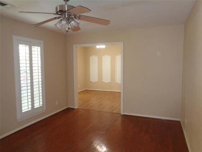 Foto del edificio - 11430 Valley Stream Dr