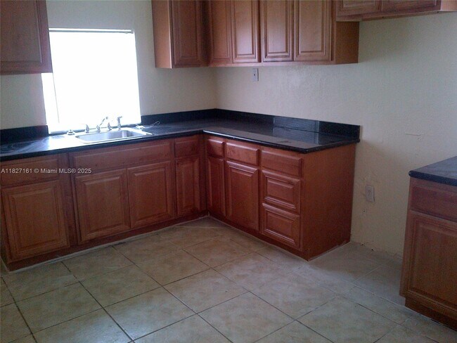 Foto del edificio - 4008 SW 23rd St