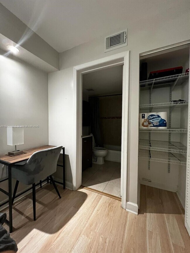 Foto del edificio - 2575 SW 27th Ave