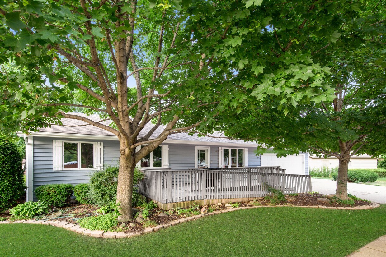 Primary Photo - 108 Cross St