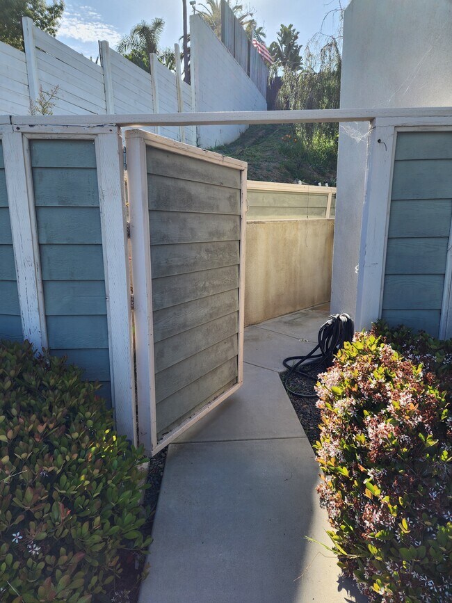 Foto del edificio - 1032 Orpheus Ave