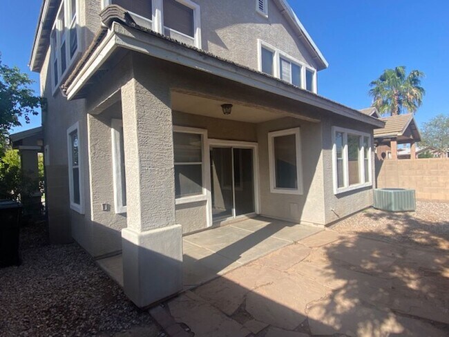 Foto del edificio - Two-story 4-bedroom plus den home in  gated Barrington Estates, Mesa.