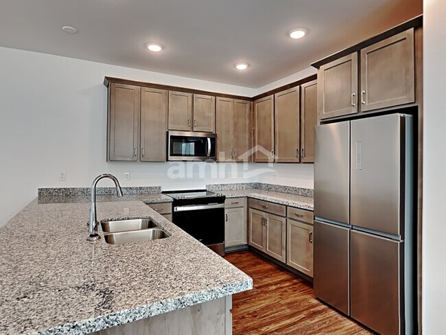 Building Photo - 897 S 150th Dr