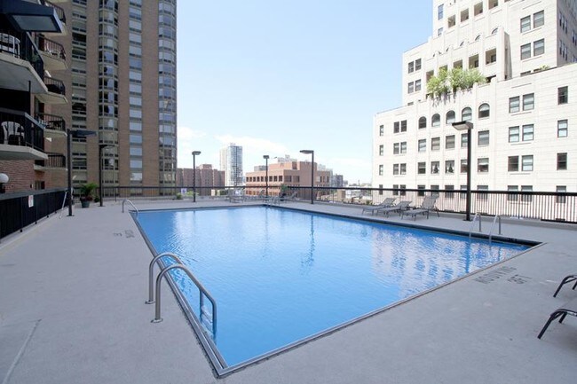 Foto del edificio - 1133 N Dearborn St