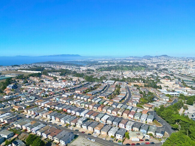 Building Photo - 228 San Fernando Way