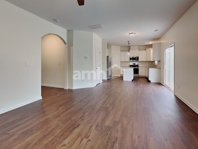 Building Photo - 154 Eden Ave