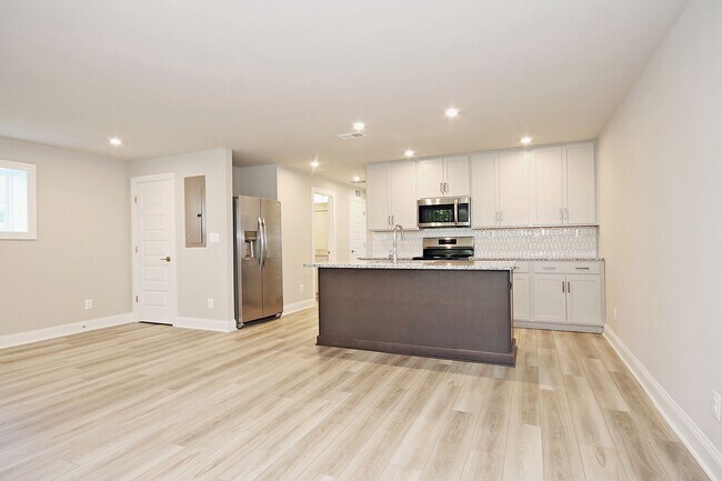 Building Photo - 2429 Anlee Rd
