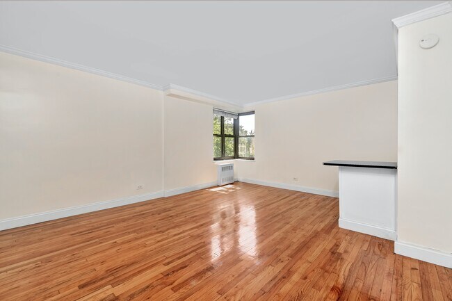 Building Photo - BRIGHT STUDIO