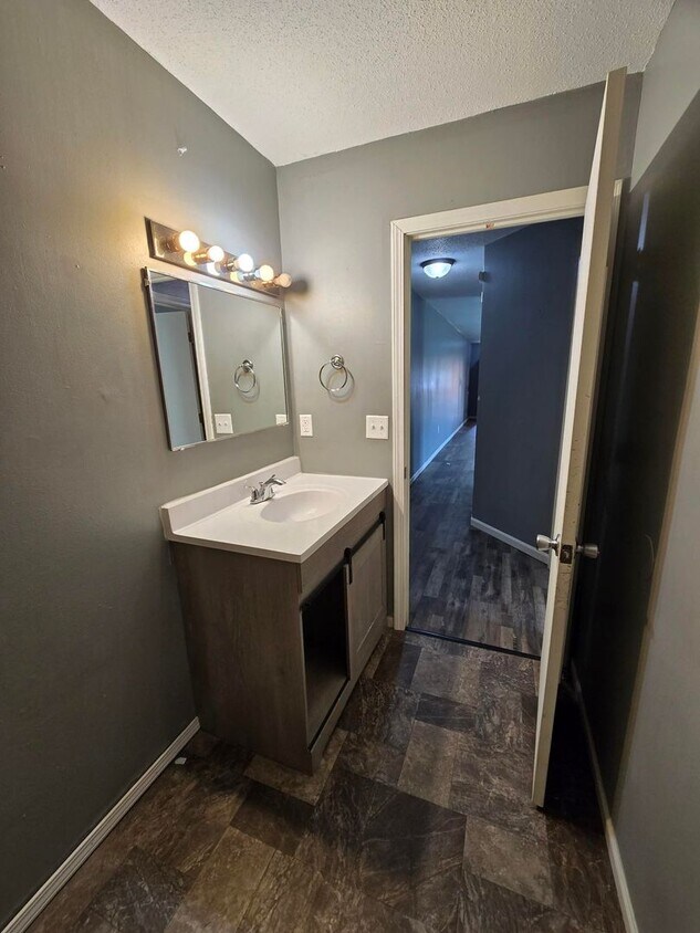 Foto del edificio - 1201 W White St