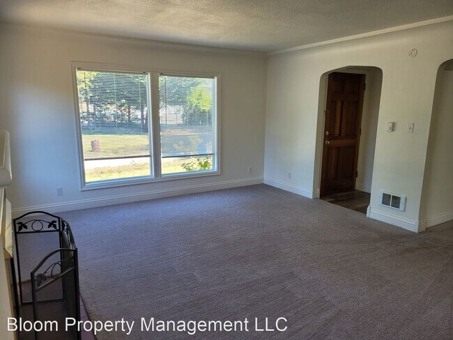 Foto del edificio - 3 br, 1 bath House - 10216 Patterson ST s