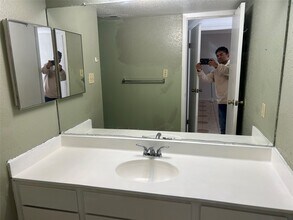 Building Photo - 3900 Woodchase Dr