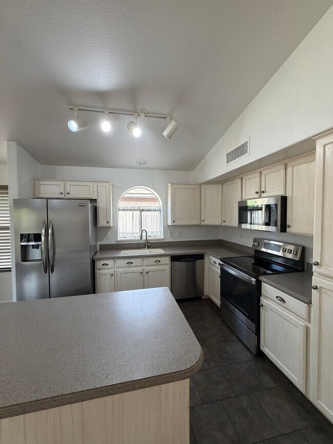 Foto del edificio - Stunning 3 bedroom, 2 bath home