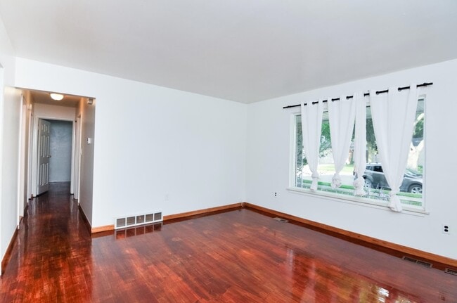 Building Photo - 8807 Tavistock Dr