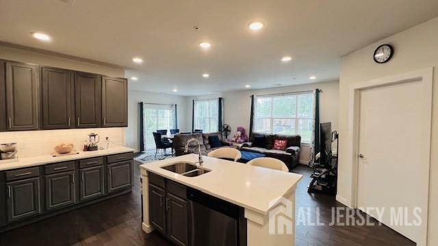 Building Photo - 727 Lorhan Dr