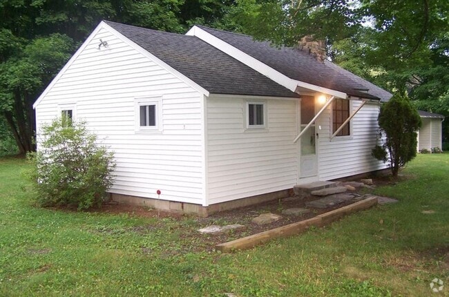 Building Photo - 5 N Sawyer Hill Rd