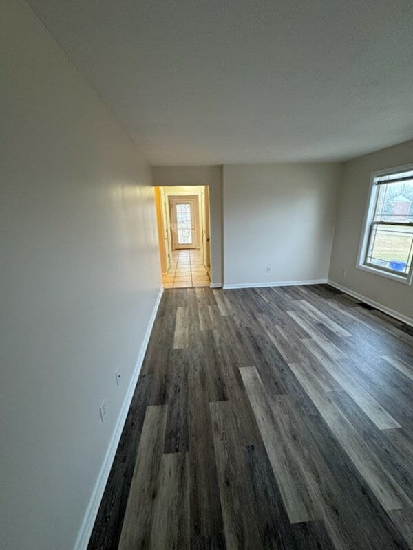 Building Photo - Charming 3 Bedroom Duplex