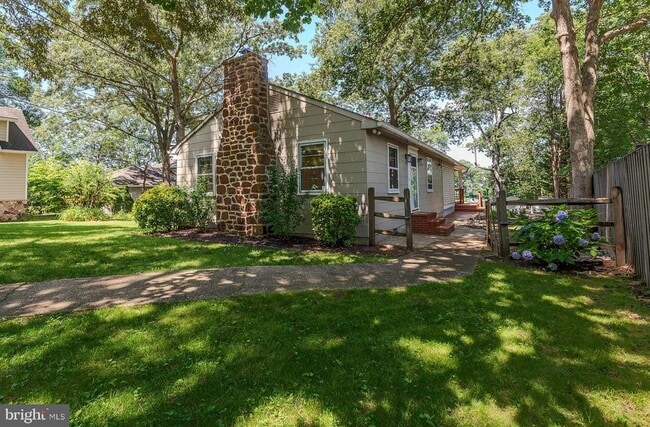 Building Photo - 242 Beachwood Rd