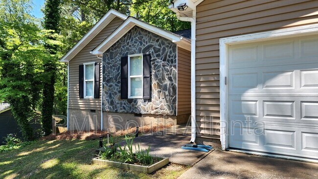 Foto del edificio - 6619 Meadow Lark Dr
