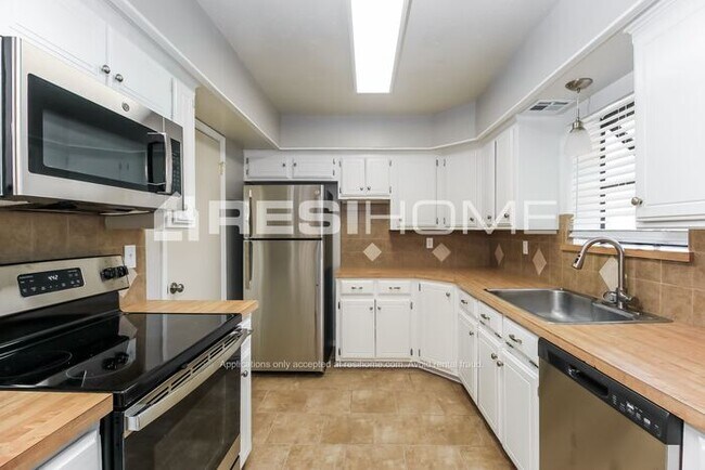 Building Photo - 1312 Greenfield Dr
