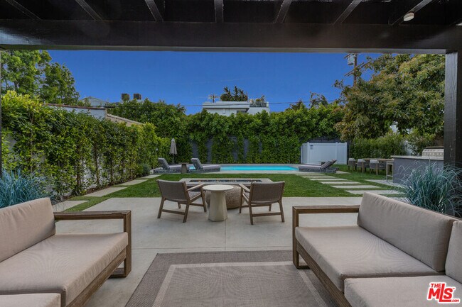 Foto del edificio - 731 N Curson Ave