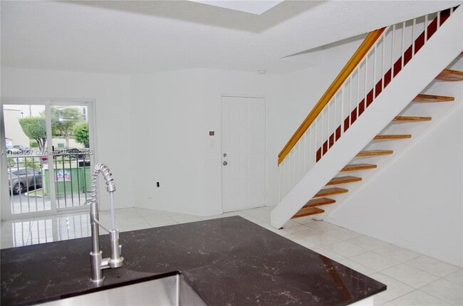 Foto del edificio - 8660 NW 6th Ln