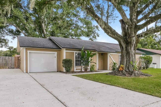 Foto del edificio - 634 Hemlock Ln