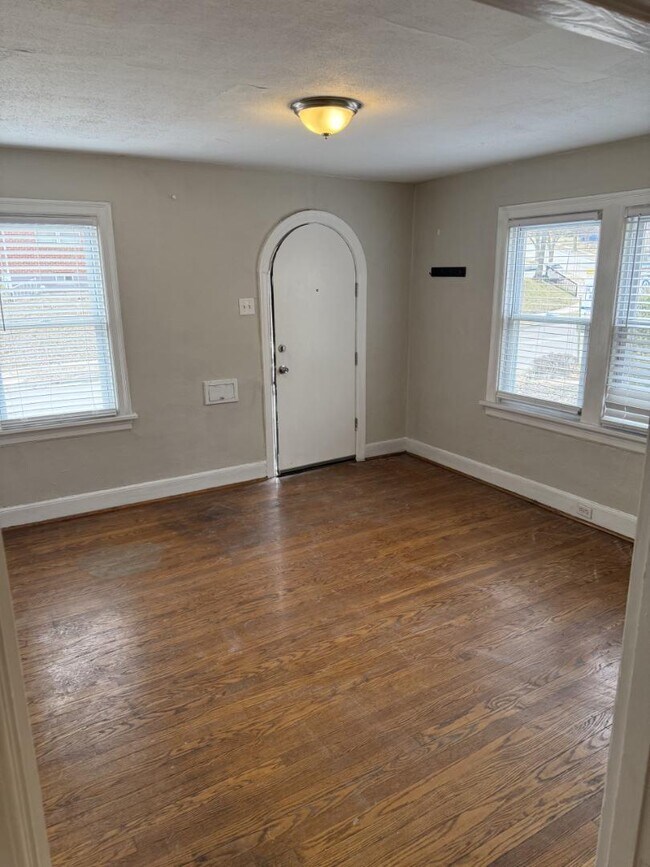 Building Photo - 7245 Bruno Ave