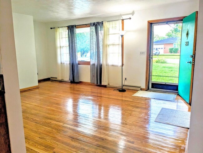 Foto del edificio - 3 bd, 1.5 ba house, N  Central location, f...